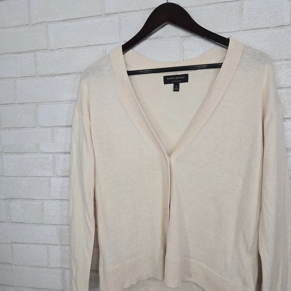 Banana Republic lightweight cardigan sweater - Picture 3 of 11